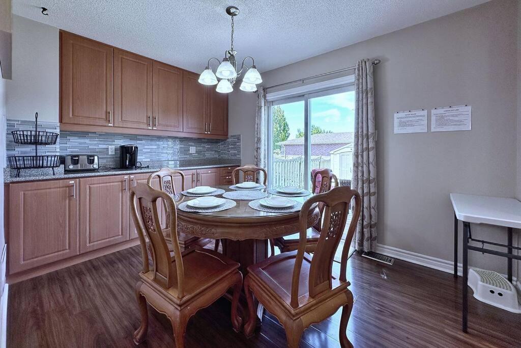 Barrie Vacations - Cozy house at south end Barrie - Property Image 4