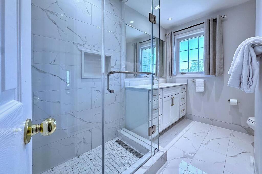 Barrie Vacations - Cozy house at south end Barrie - Property Image 3