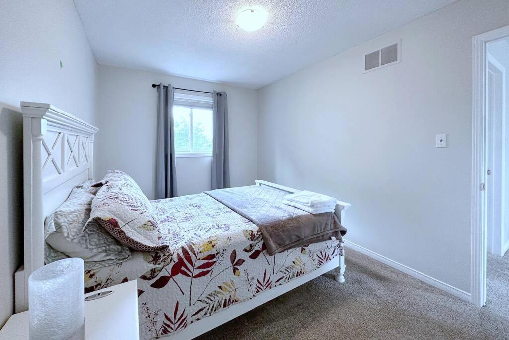 Neighborhood friendly House in Barrie!