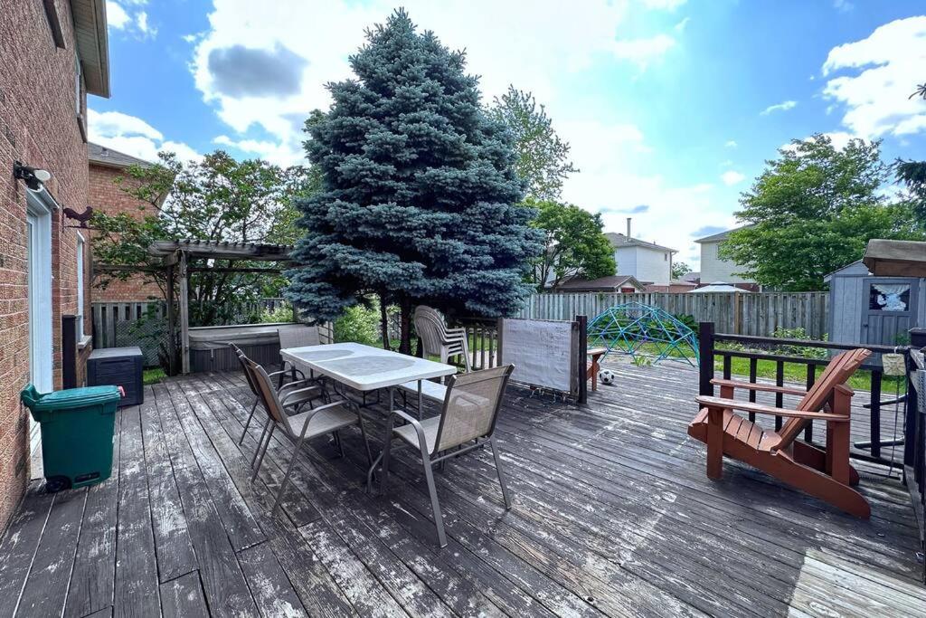 Neighborhood friendly House in Barrie!