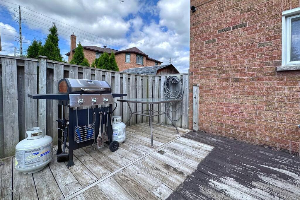 Neighborhood friendly House in Barrie!