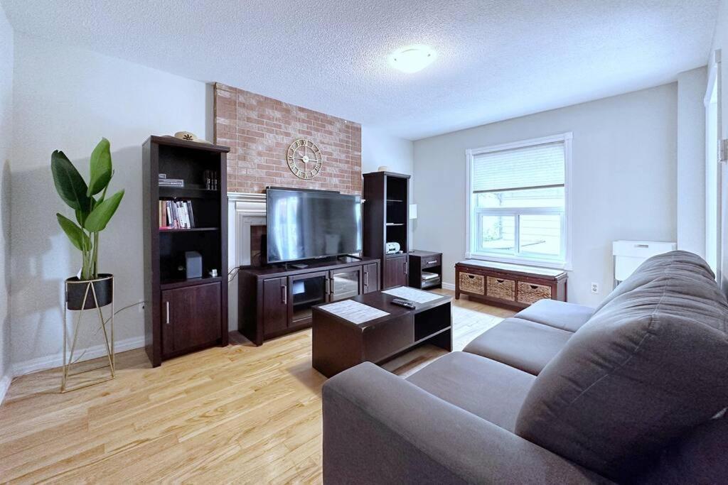 Barrie Vacations - Neighborhood friendly House in Barrie! - Property Image 12
