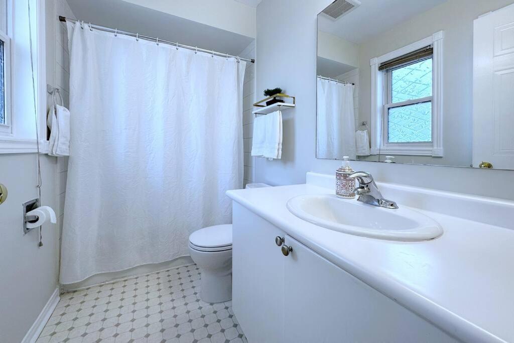 Barrie Vacations - Neighborhood friendly House in Barrie! - Property Image 11