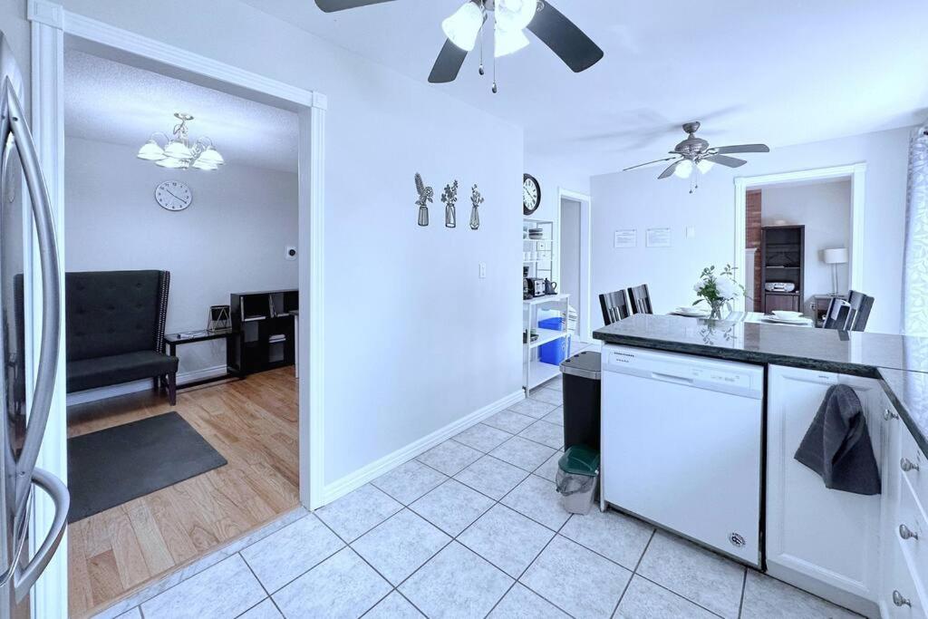 Barrie Vacations - Neighborhood friendly House in Barrie! - Property Image 10