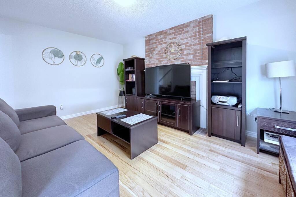 Barrie Vacations - Neighborhood friendly House in Barrie! - Property Image 8