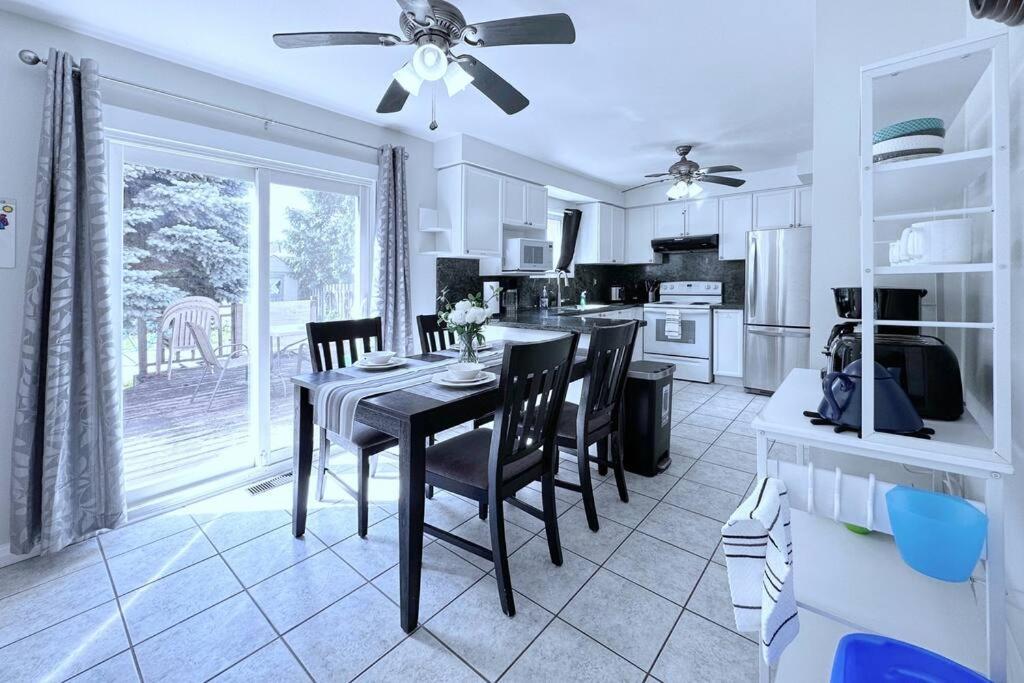 Barrie Vacations - Neighborhood friendly House in Barrie! - Property Image 2
