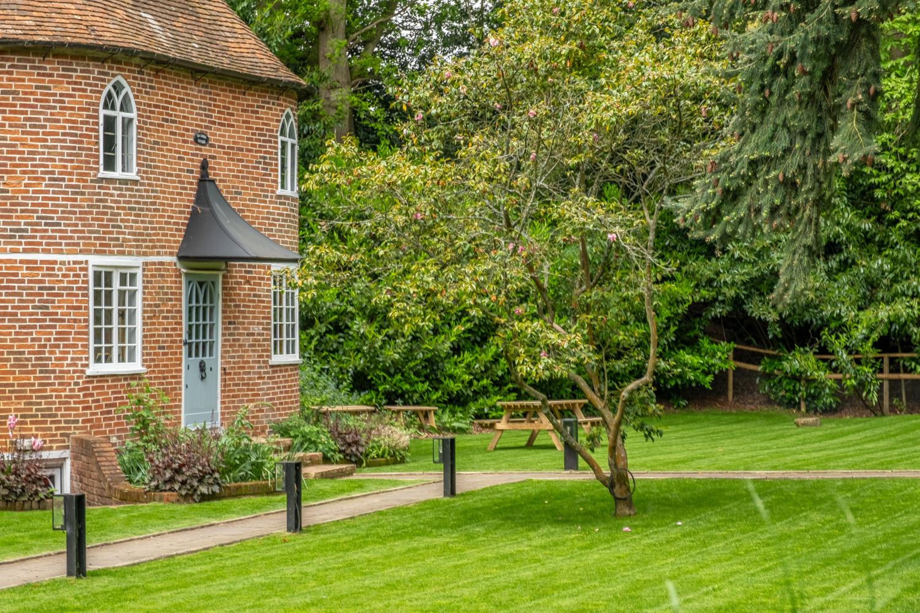 A fairy-tale luxurious cottage - The Tea Caddy