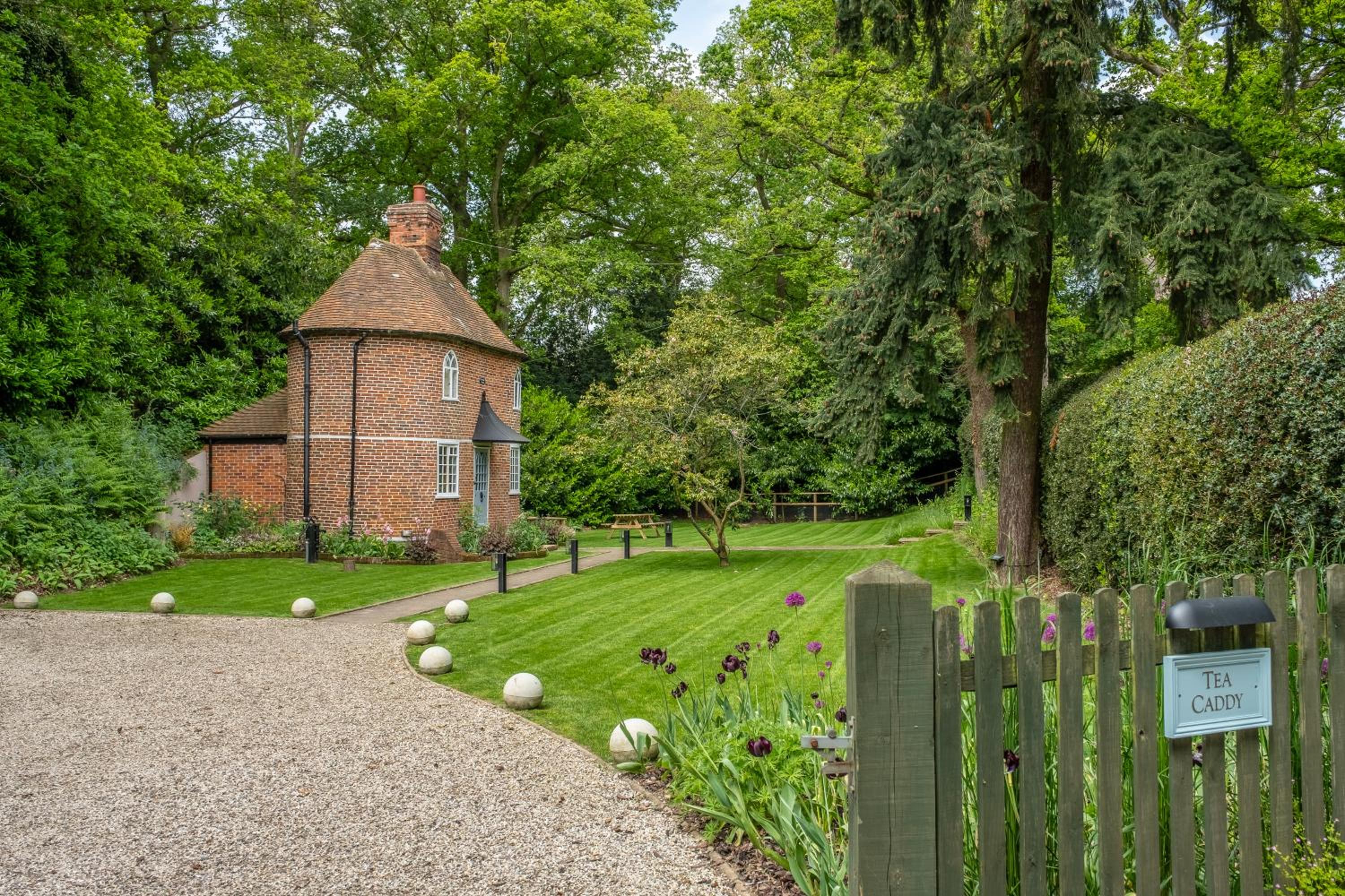 A fairy-tale luxurious cottage - The Tea Caddy