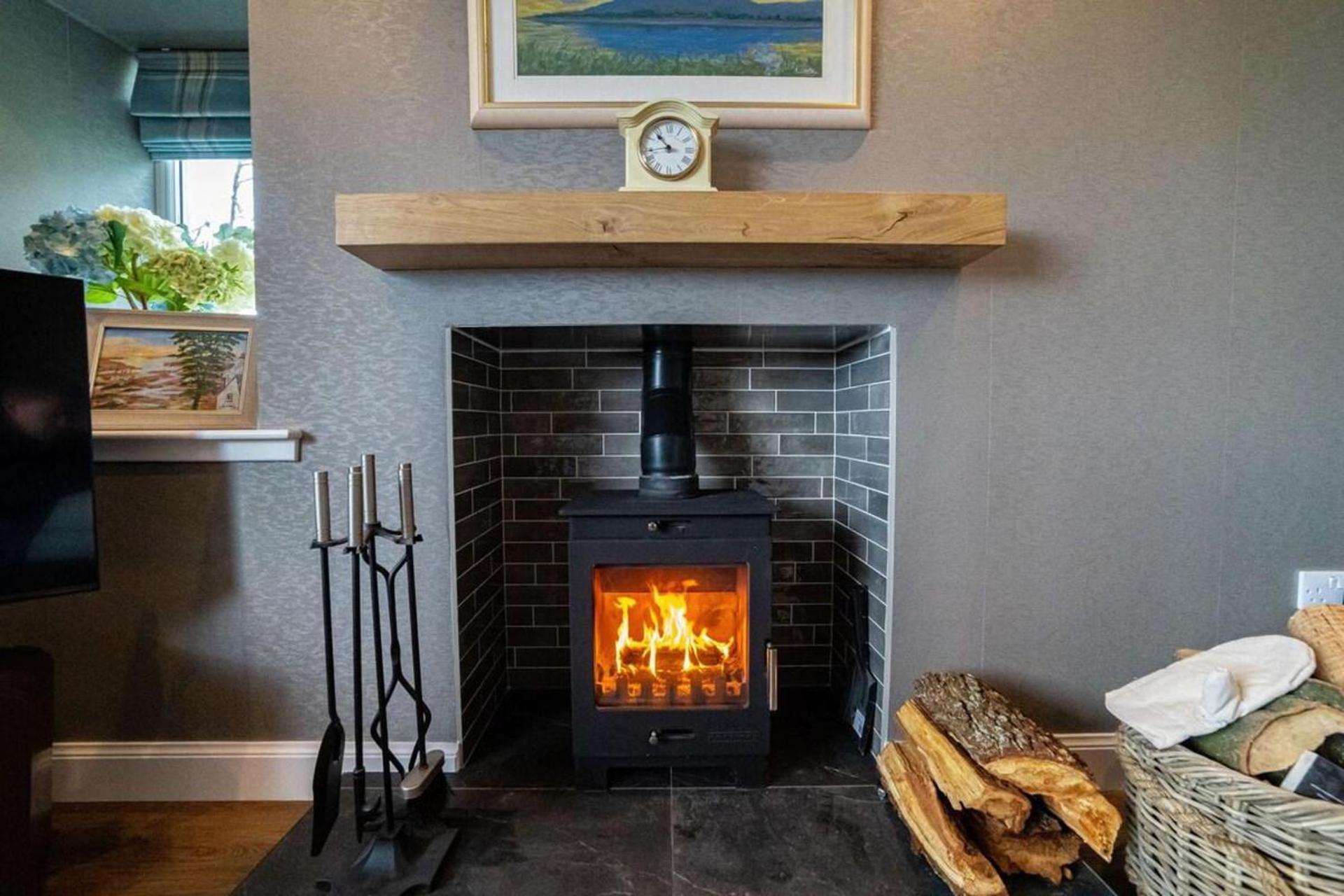 3 Bed Cottage - Sleeps 6 - Garden - Parking - Wifi