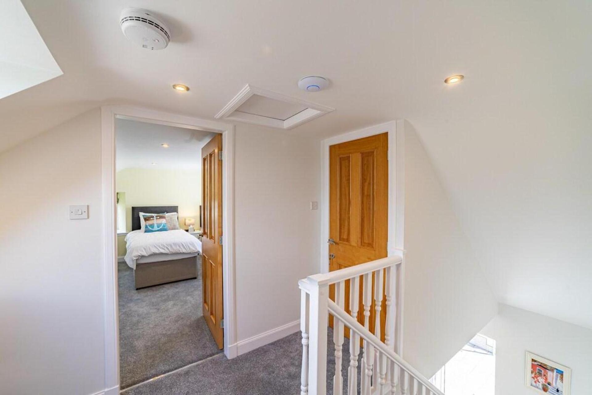3 Bed Cottage - Sleeps 6 - Garden - Parking - Wifi