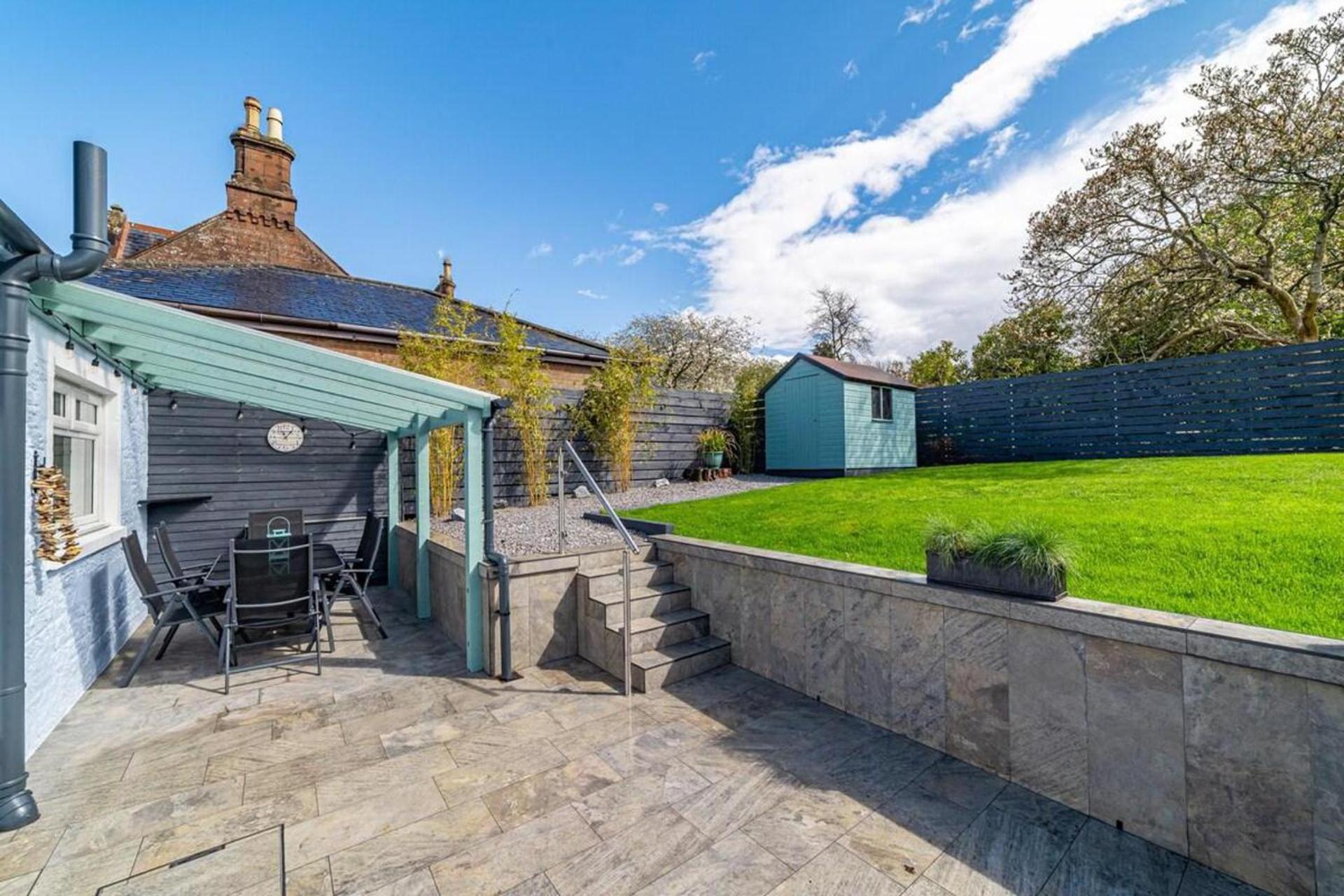 3 Bed Cottage - Sleeps 6 - Garden - Parking - Wifi