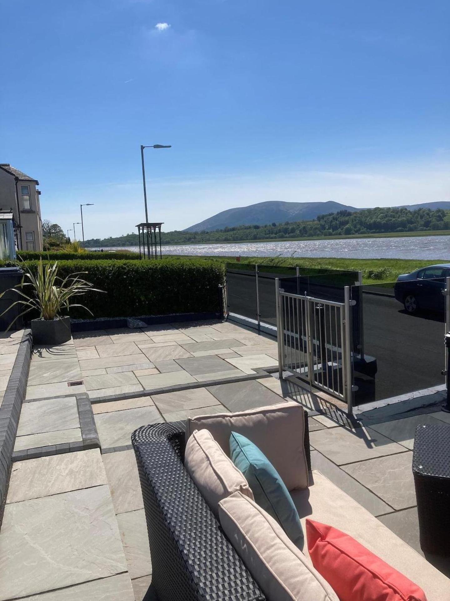 3 Bed Cottage - Sleeps 6 - Garden - Parking - Wifi