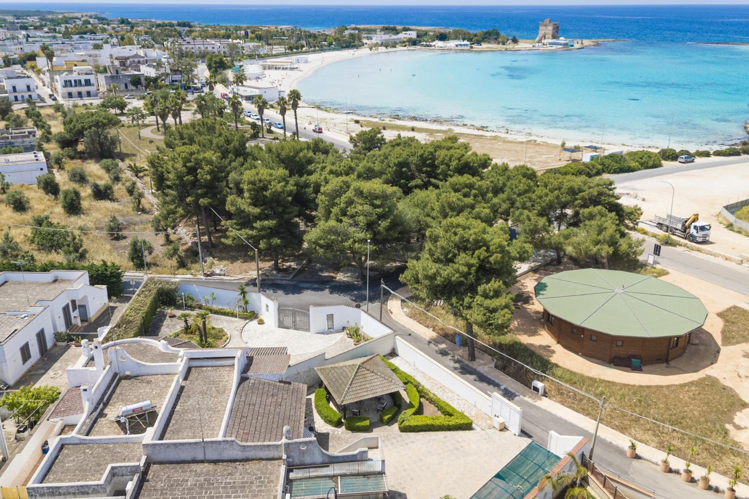 Villetta Sirena Near The Beach - Happy Rentals view 2