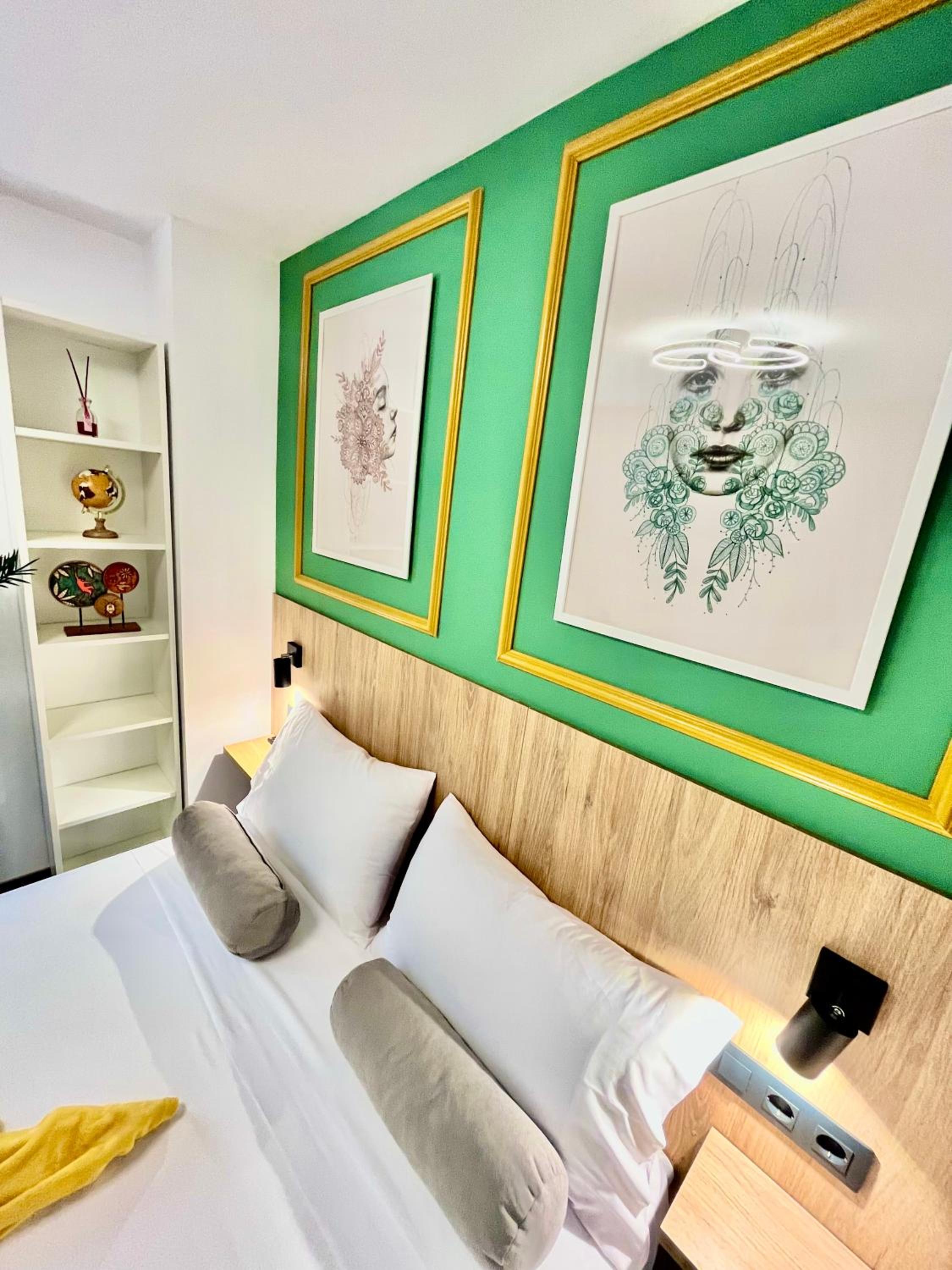 Alicante Centro Apartments with FREE PARKING