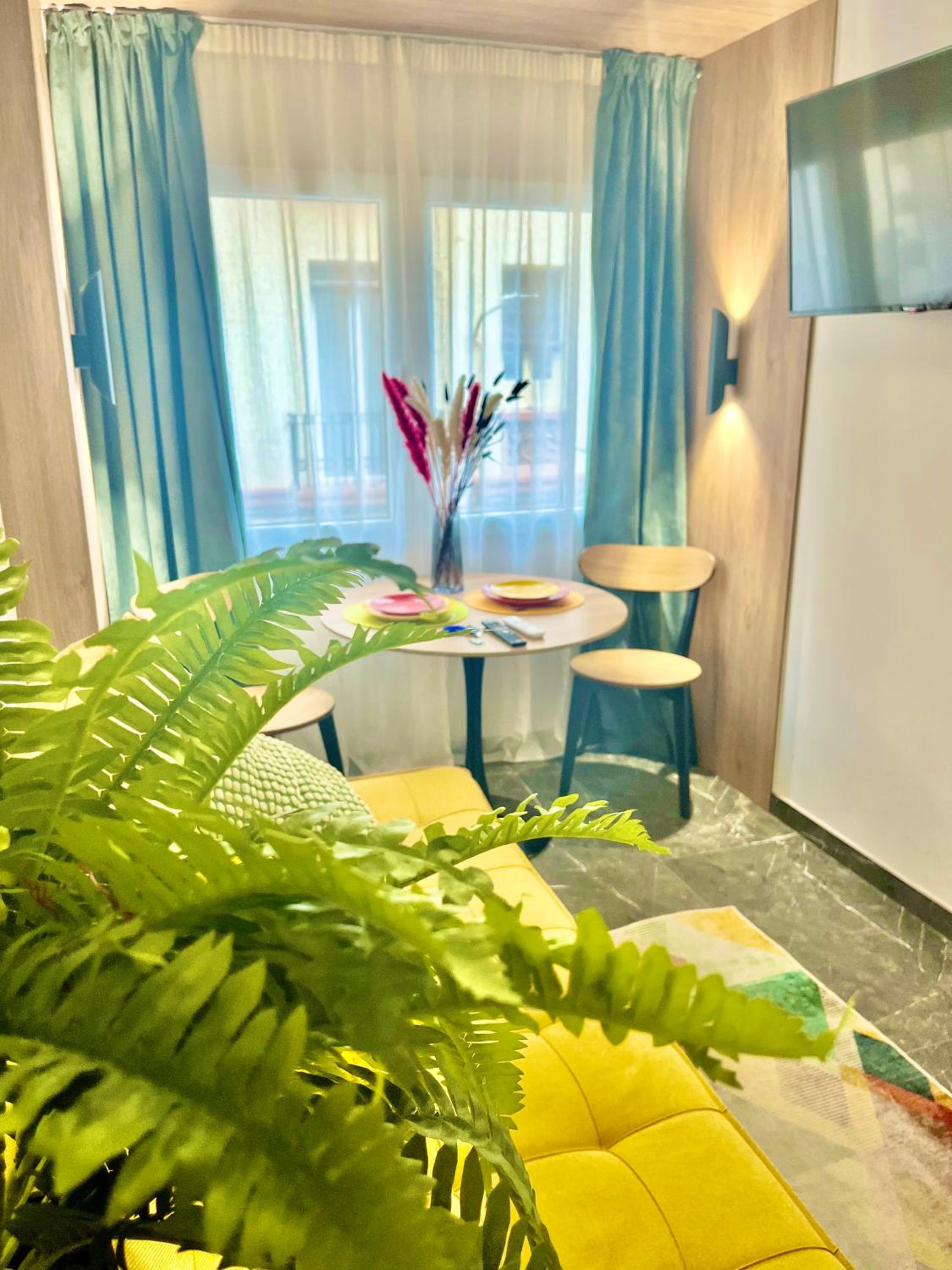 Alicante Centro Apartments with FREE PARKING