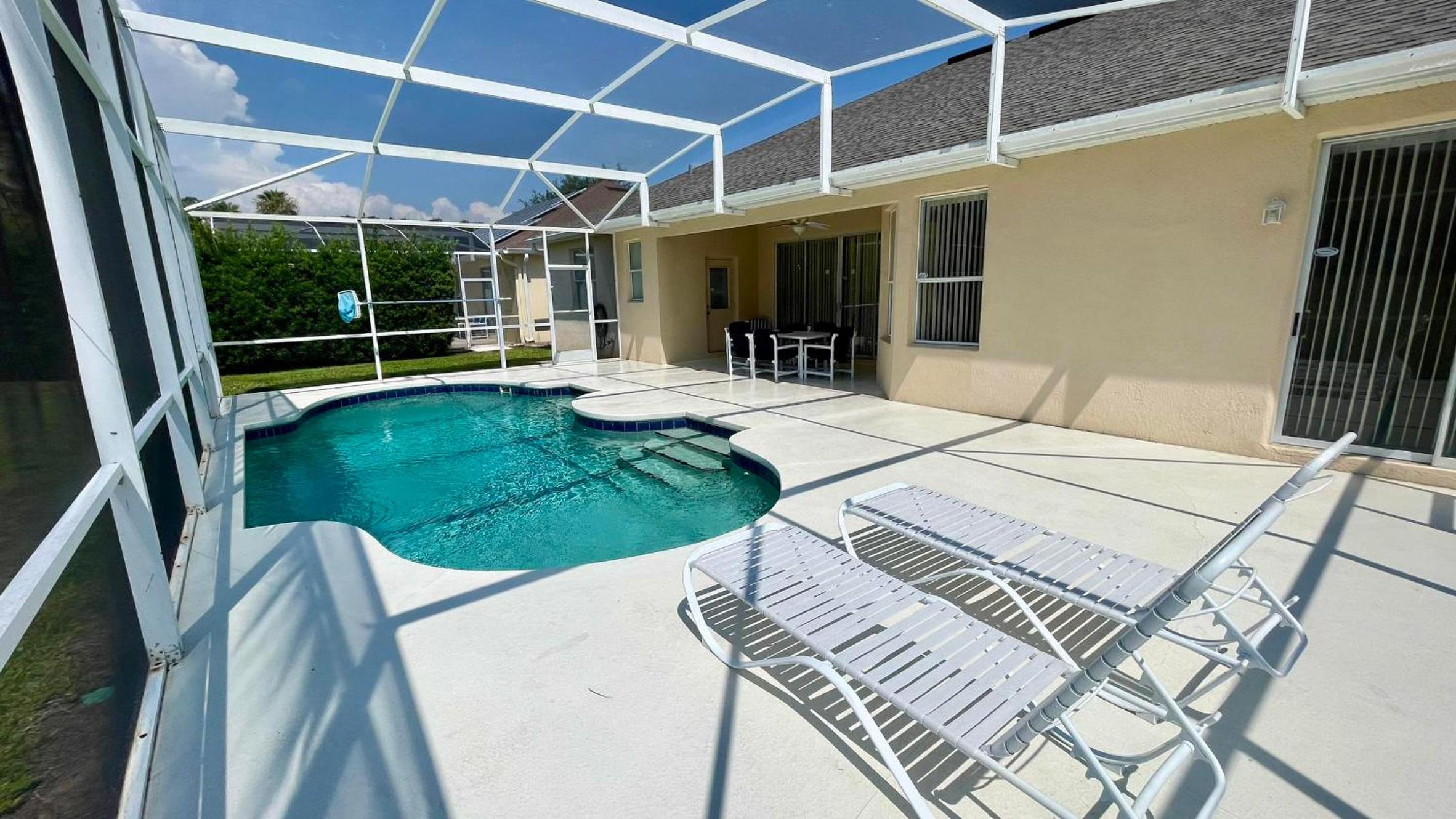 5 Bed Pool Home In Golf Community 131 view 2
