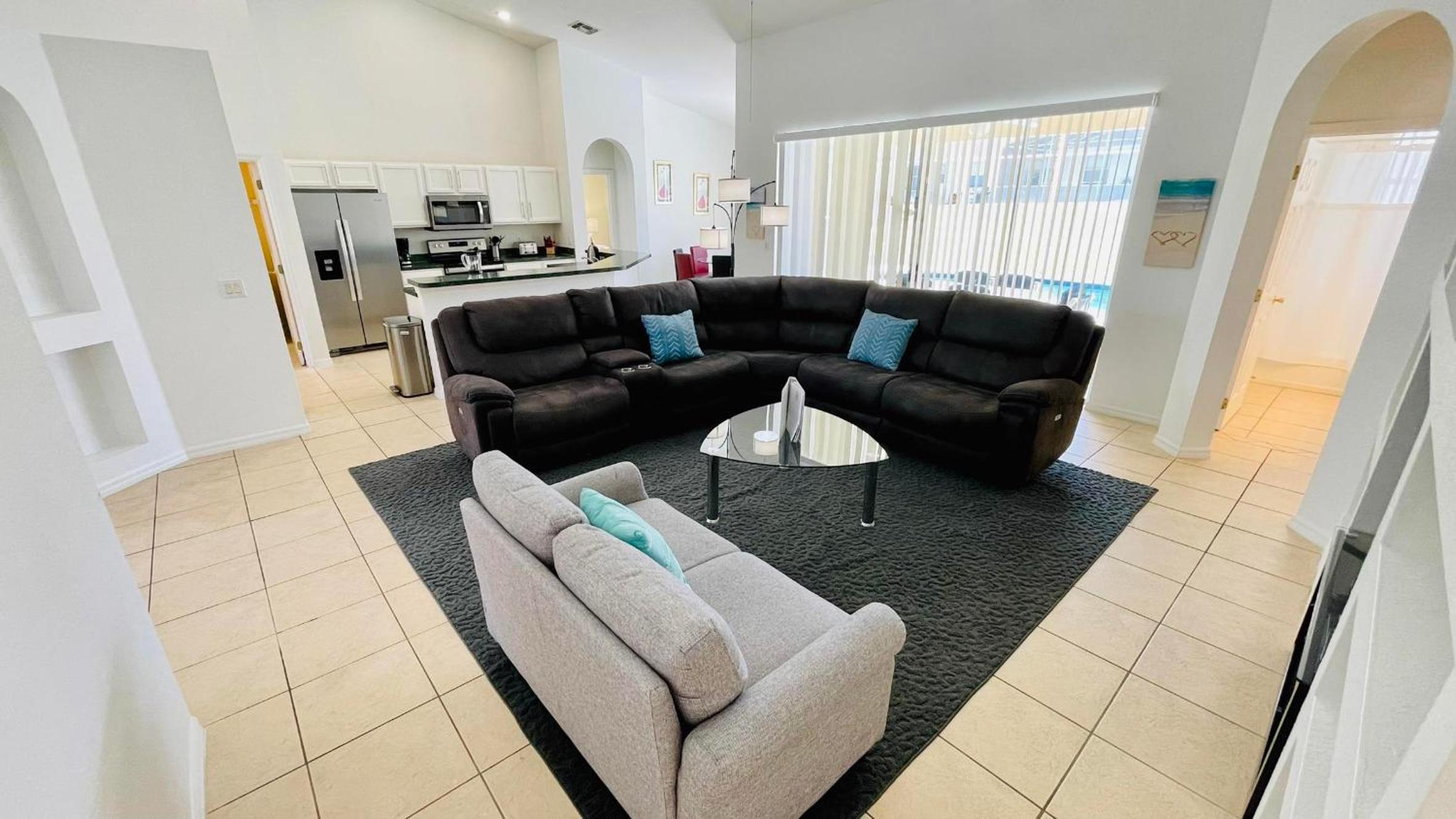 5 Bed Pool Home In Golf Community 131 view 3