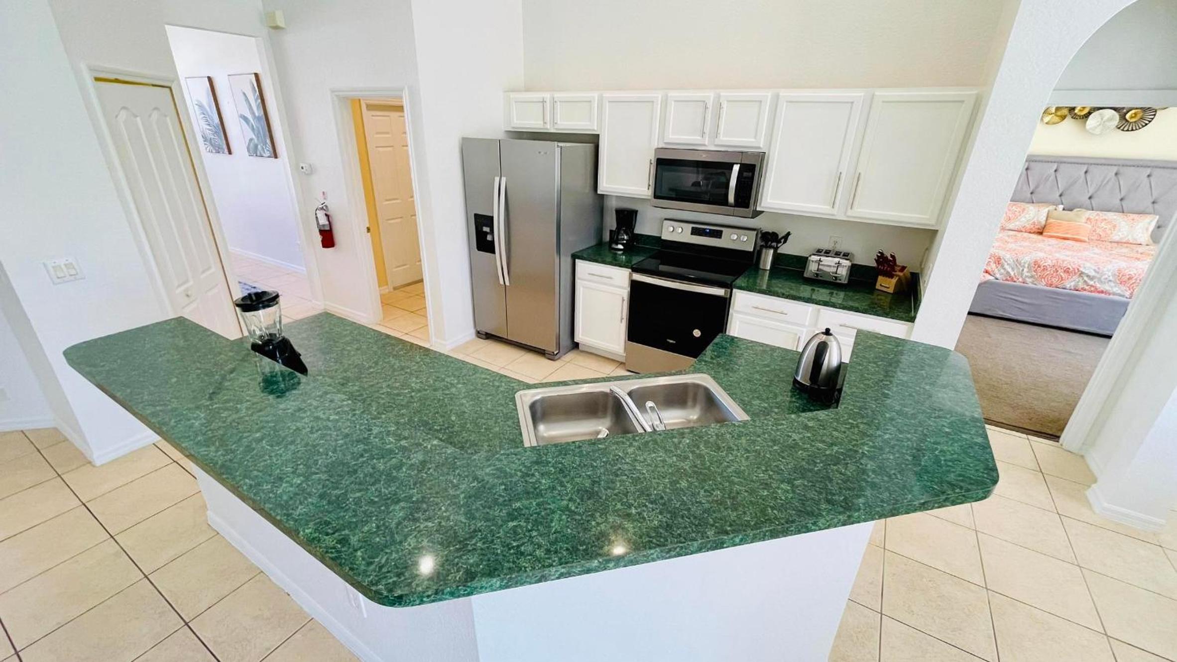 5 Bed Pool Home In Golf Community 131 view 4