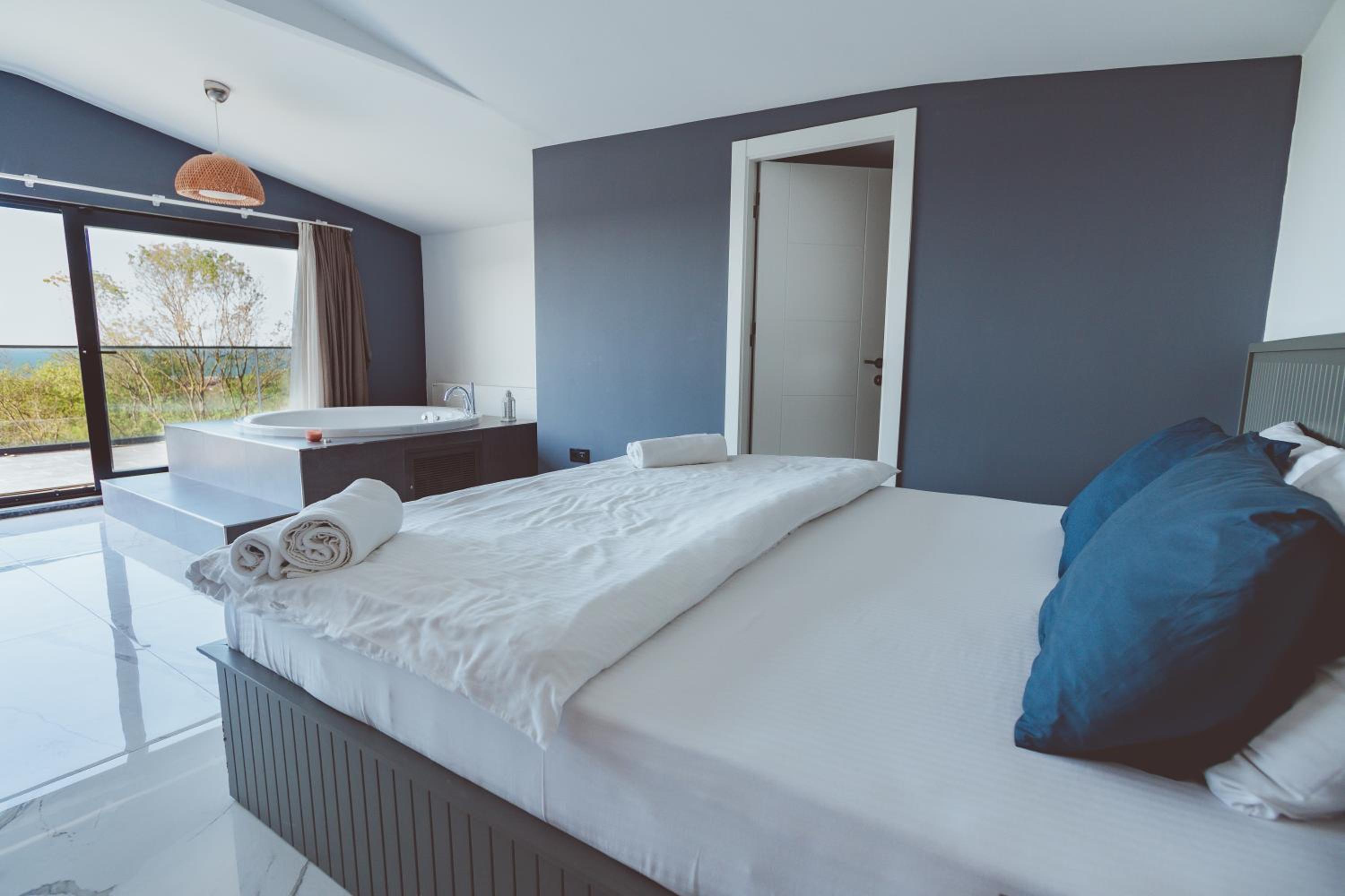 Royal Blue Istanbul - Luxury Villas
