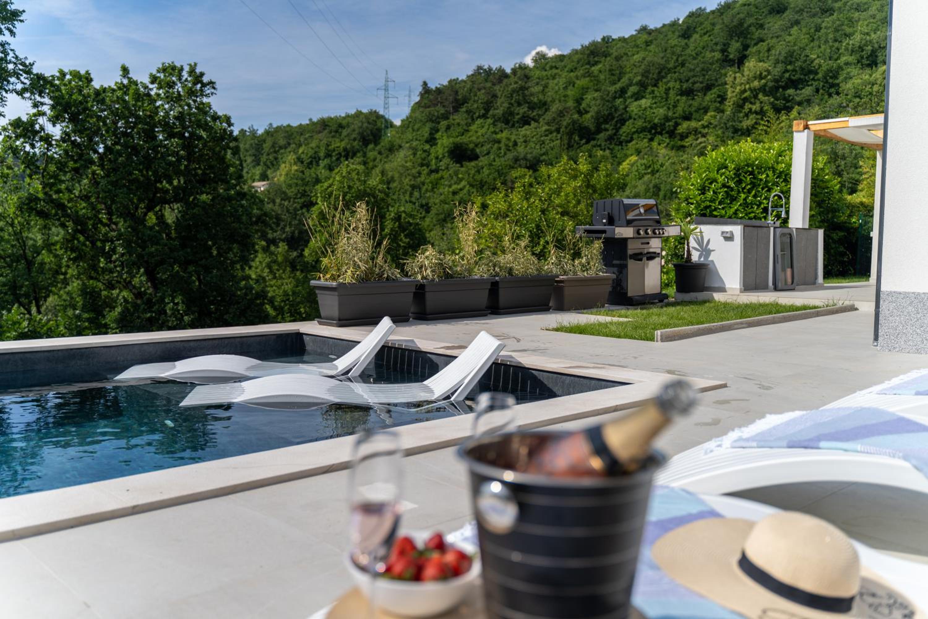 Villa Mare&Monti in Opatija, Heated pool with sea view view 2