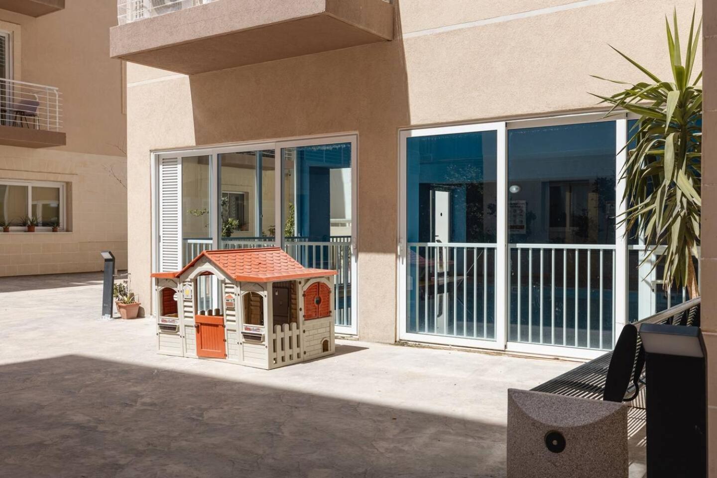 Onebed Apartment With Shared Pool And Gym ! photo 2