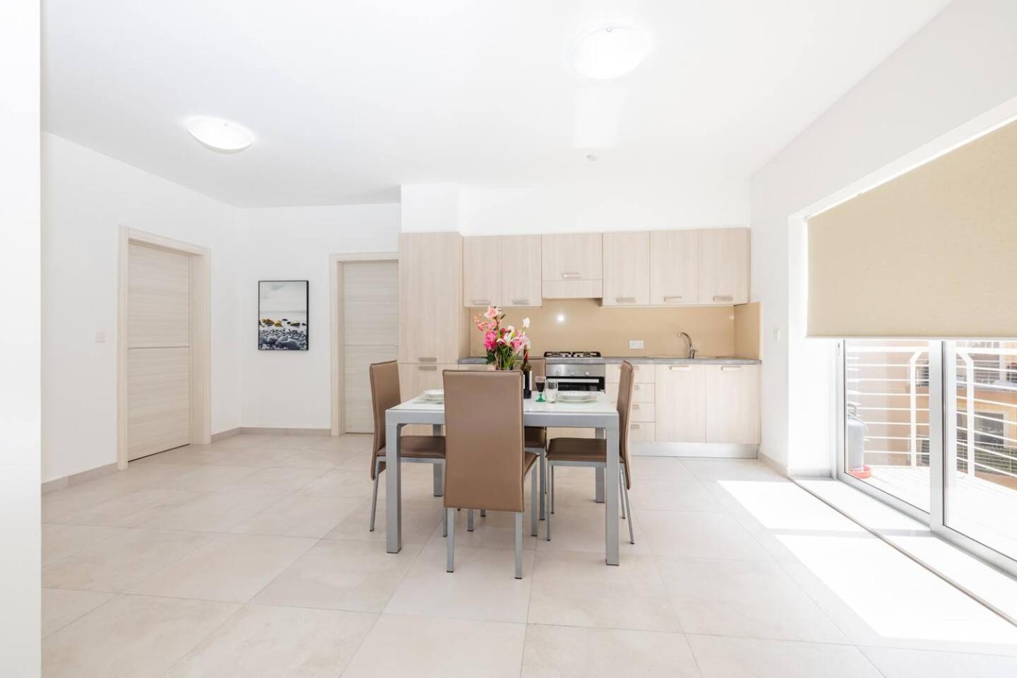 Onebed Apartment With Shared Pool And Gym ! photo 5