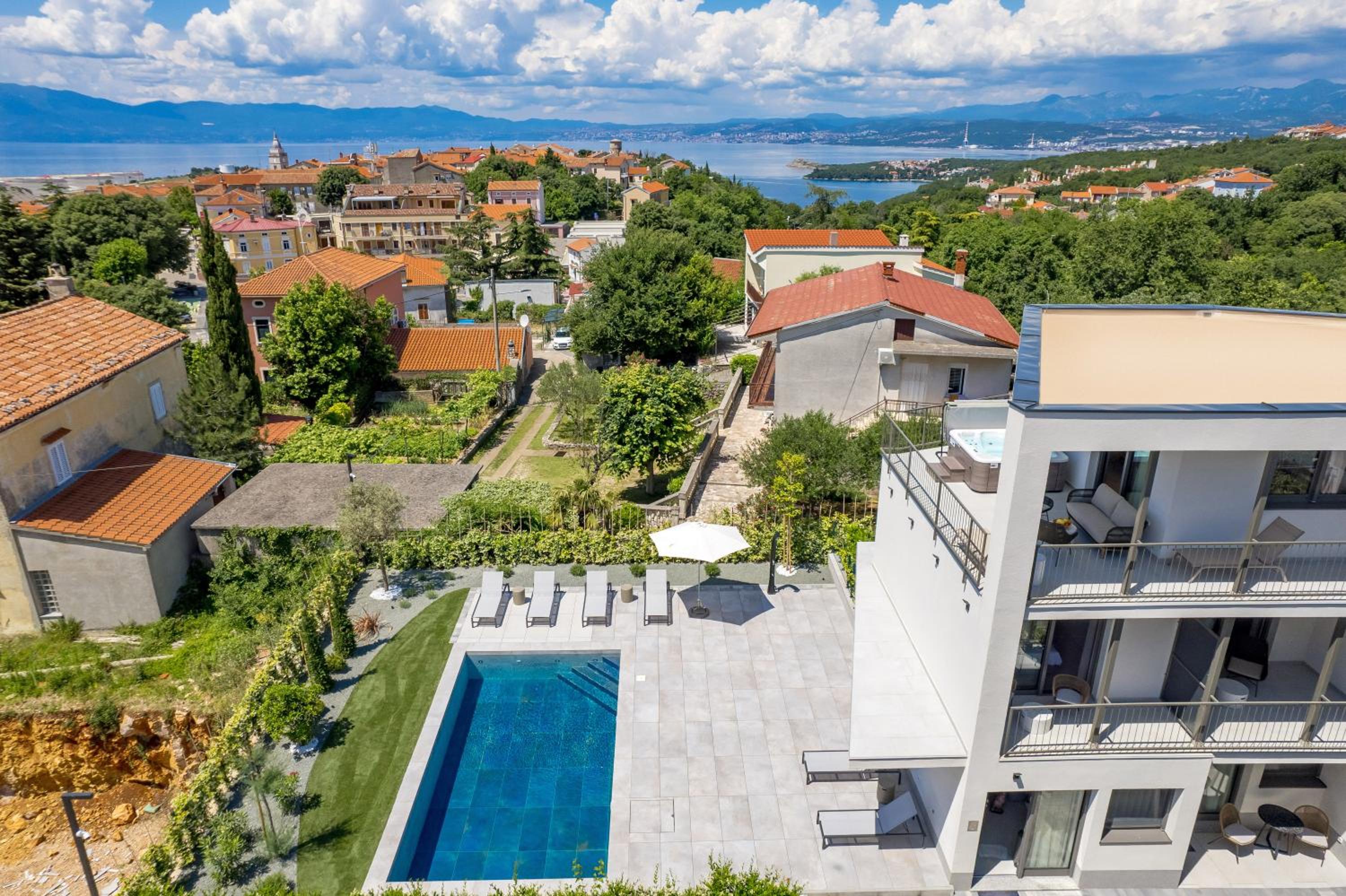 Apartmani Vila Mara M 1 heated pool view 3