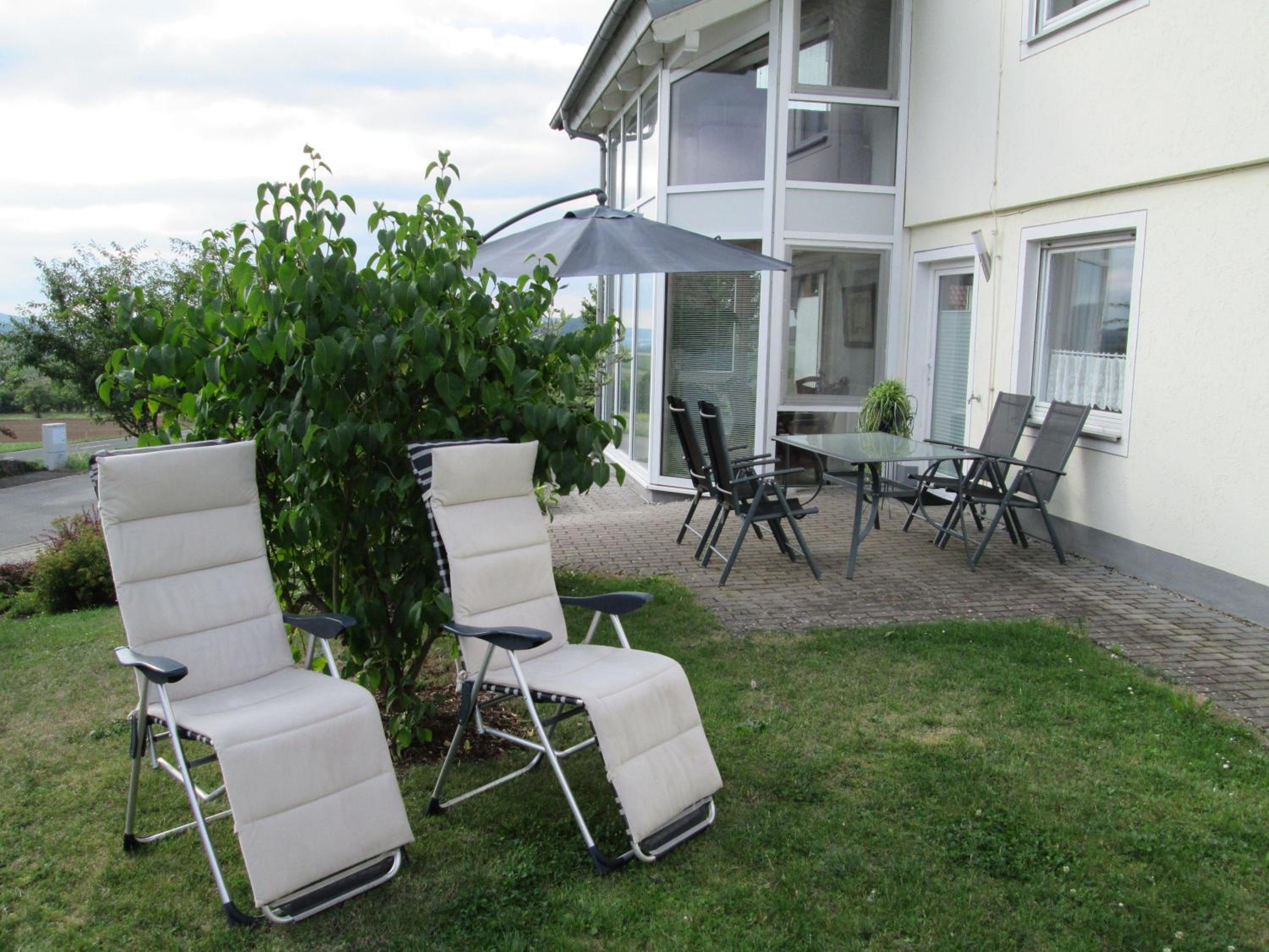 Ferienwohnung-STREUTALBLICK