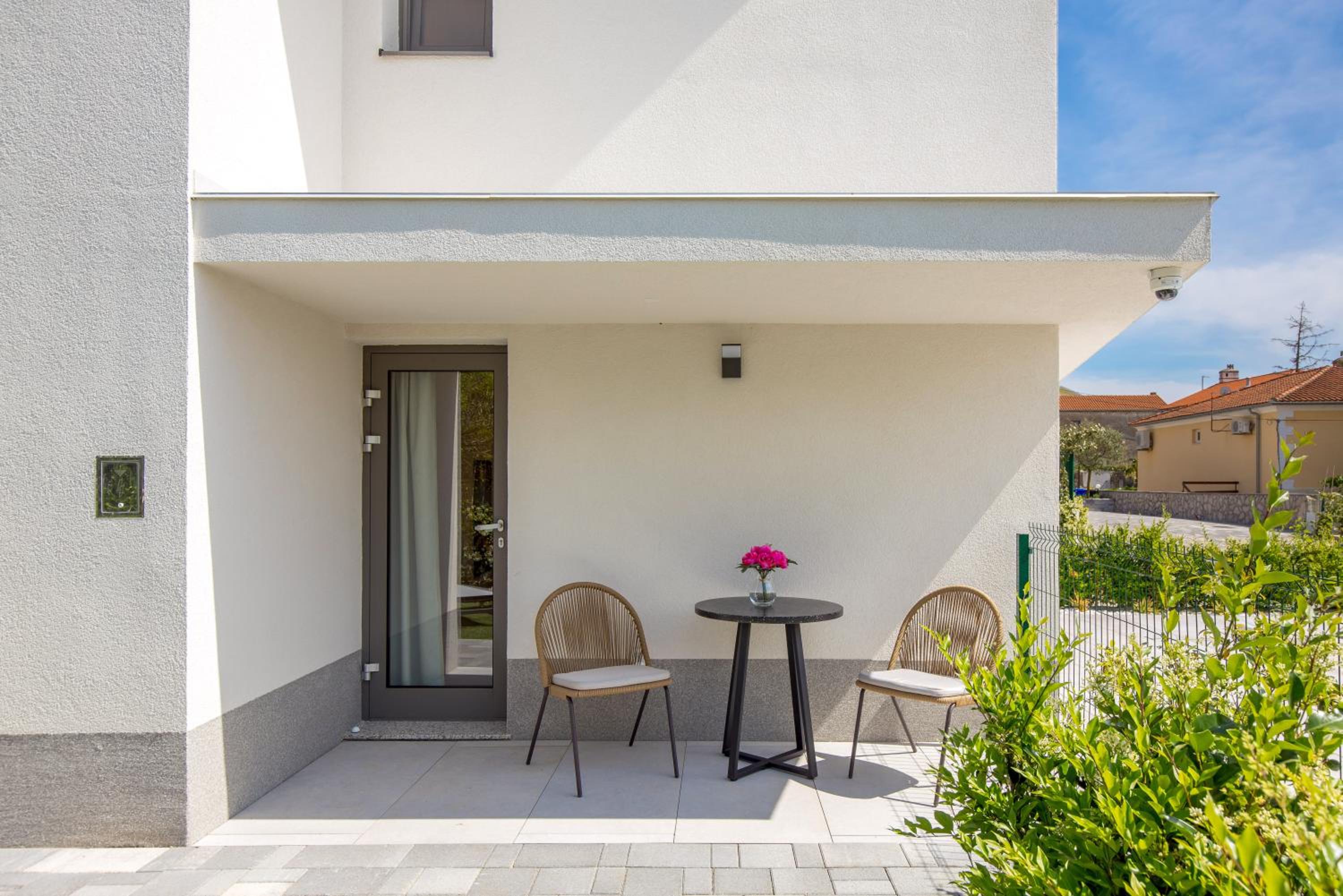Apartmani Vila Mara M 1 heated pool view 4