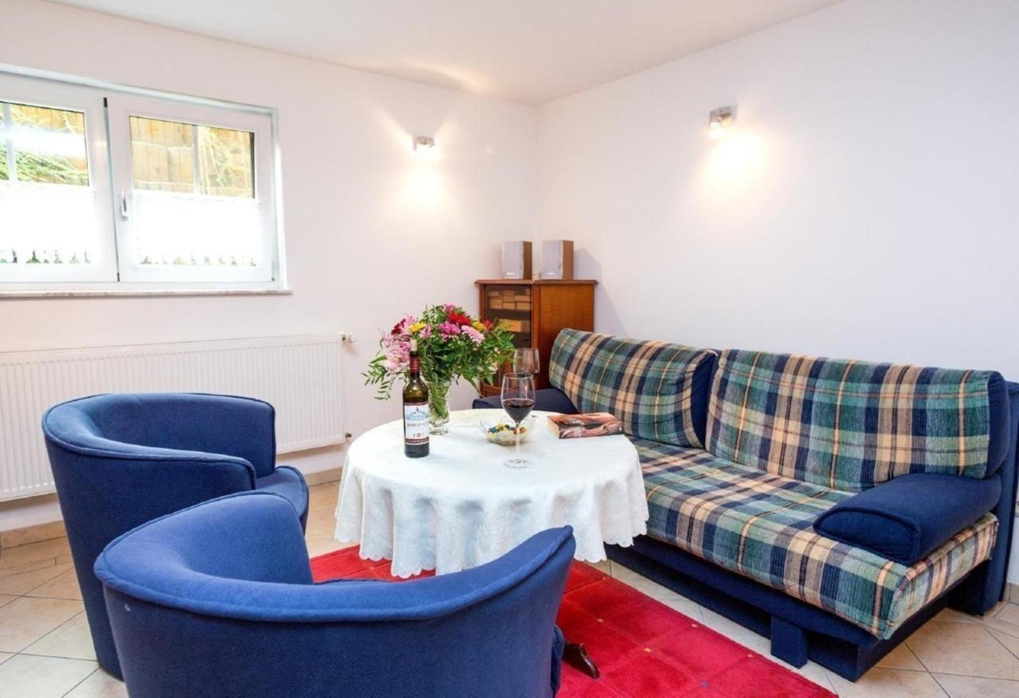 Souterrain-Wohnung am Ufer der Müritz mit eigener Terrasse - b51713