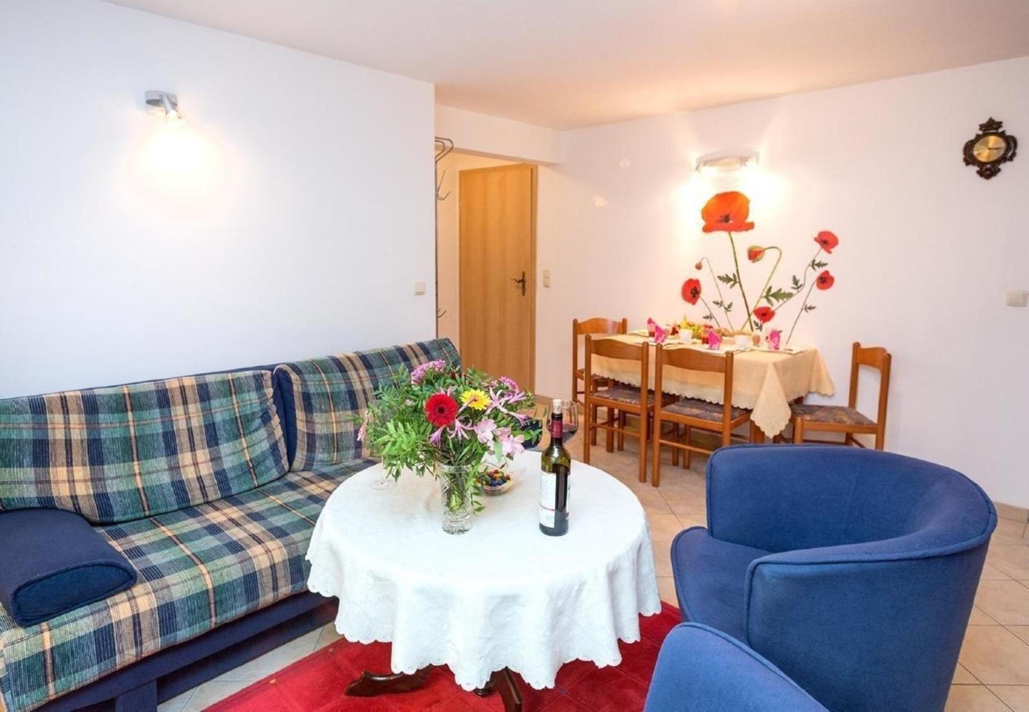 Souterrain-Wohnung am Ufer der Müritz mit eigener Terrasse - b51713