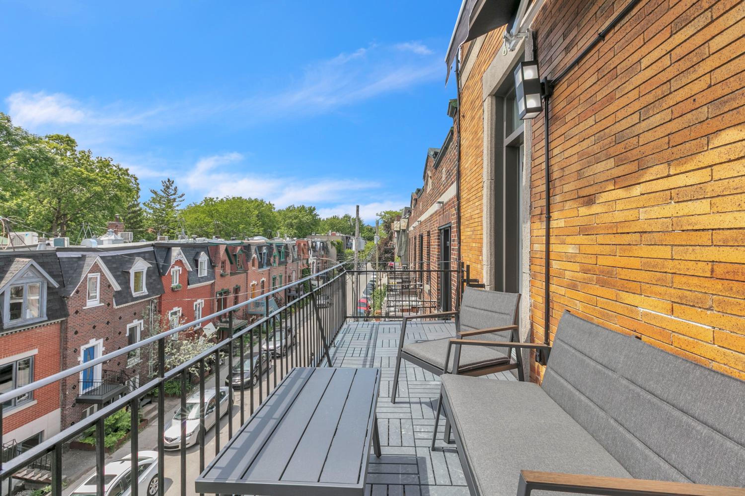 Eat, Explore & Enjoy Downtown Montreal at this Sleek City Escape located in Plateau Mont-Royal - Apt 4