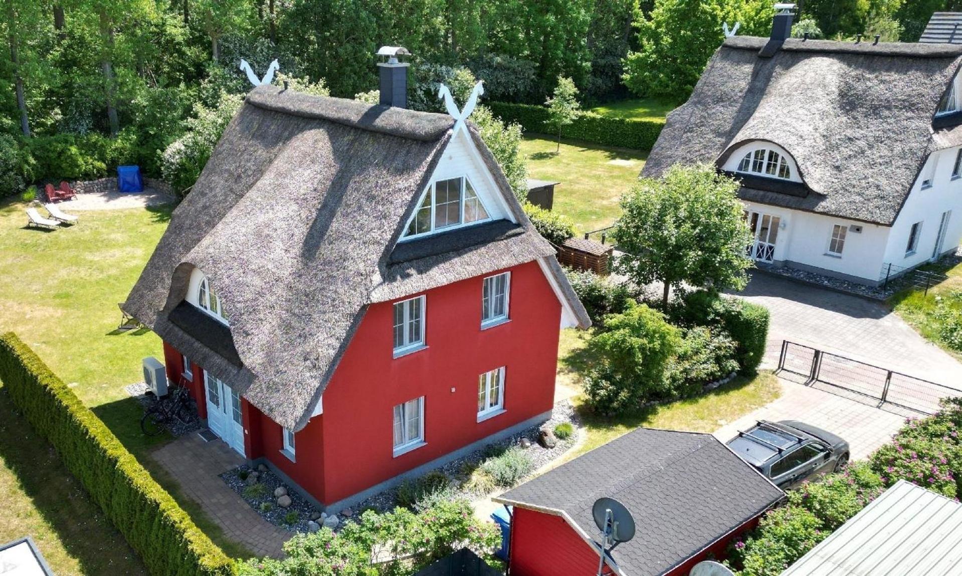 Exklusives Reetdachhaus mit Wohlfühlcharakter in idyll Lage mit gr Süd-Grundstück für 8 Personen