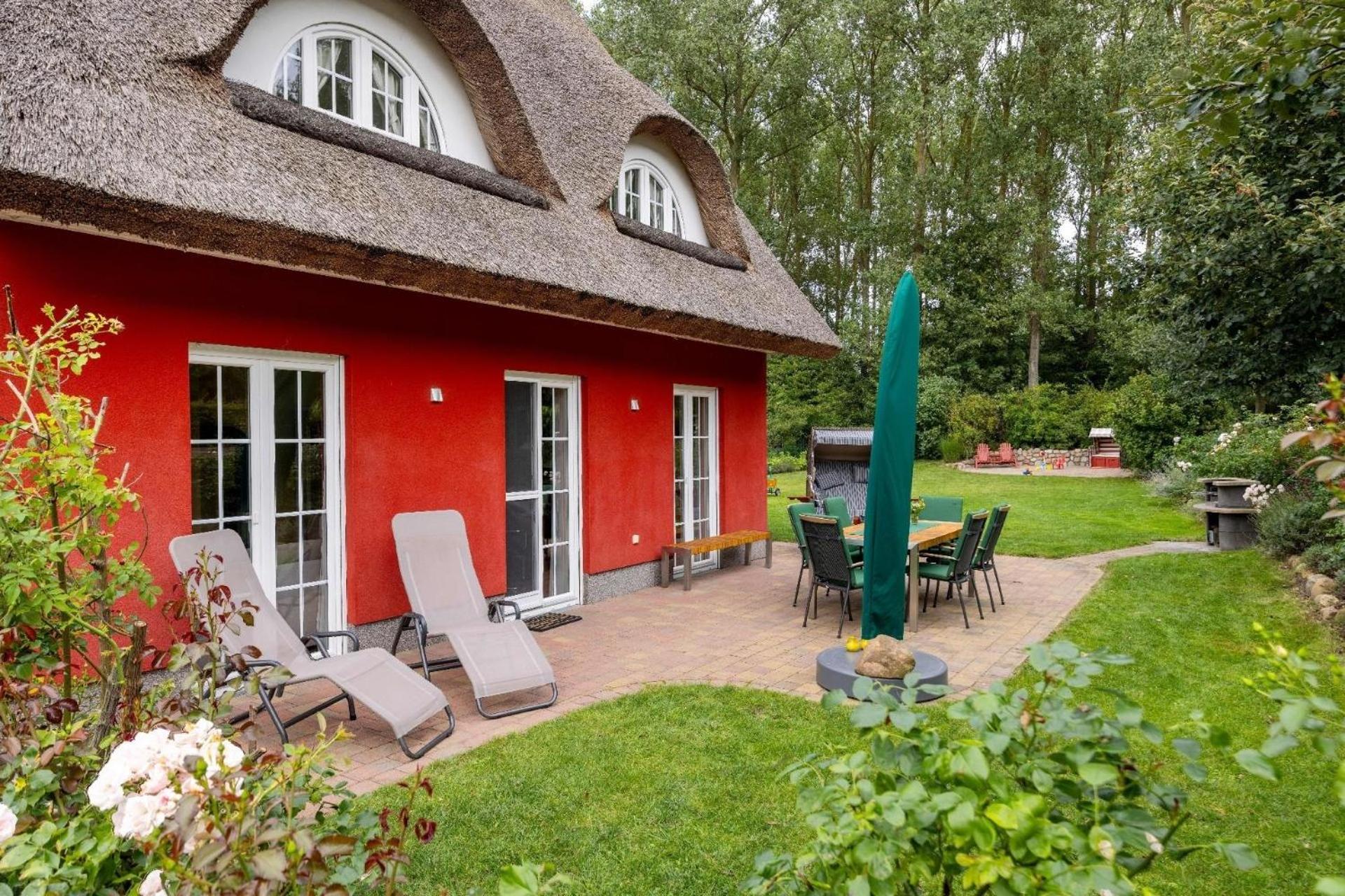 Exklusives Reetdachhaus mit Wohlfühlcharakter in idyll Lage mit gr Süd-Grundstück für 8 Personen