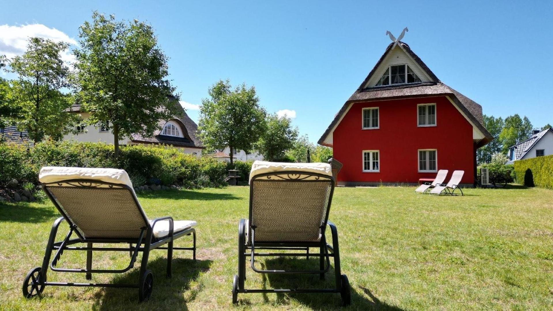 Exklusives Reetdachhaus mit Wohlfühlcharakter in idyll Lage mit gr Süd-Grundstück für 8 Personen