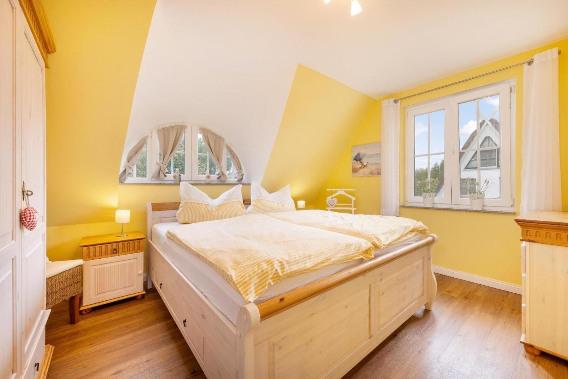 Exklusives Reetdachhaus mit Wohlfühlcharakter in idyll Lage mit gr Süd-Grundstück für 8 Personen