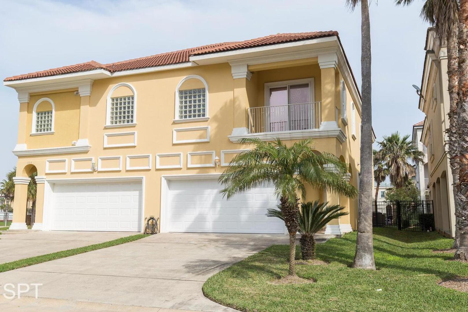 Big Private Luxury Home in Beach Gated Community