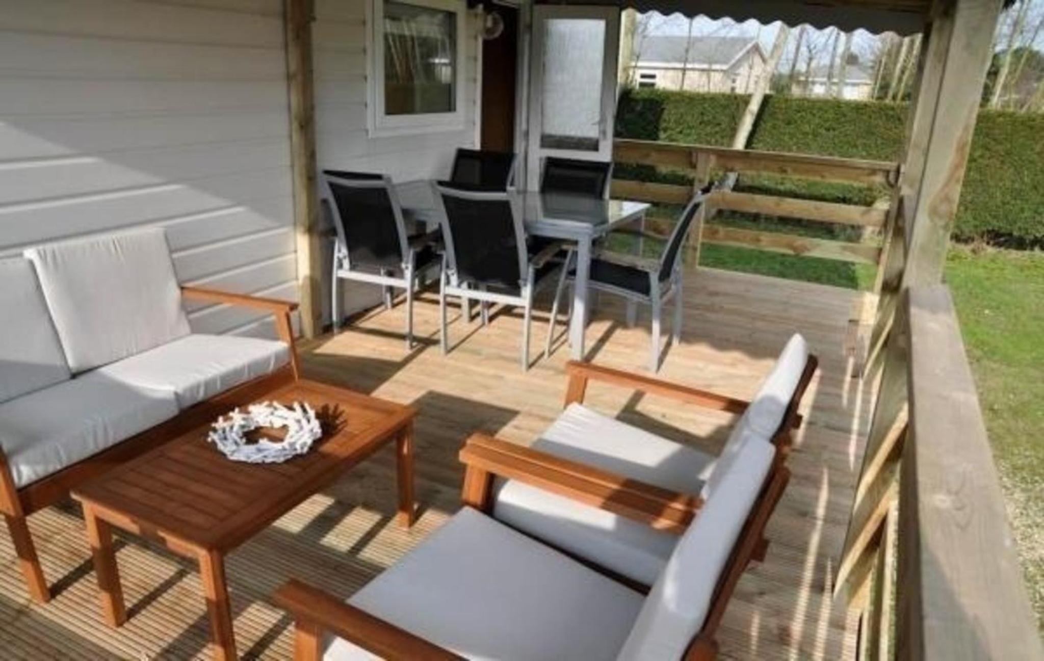 Strandnahes Chalet Mit Überdachter Veranda