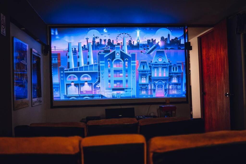 Family Friendly Home with movie room On Golf Paradise view 2