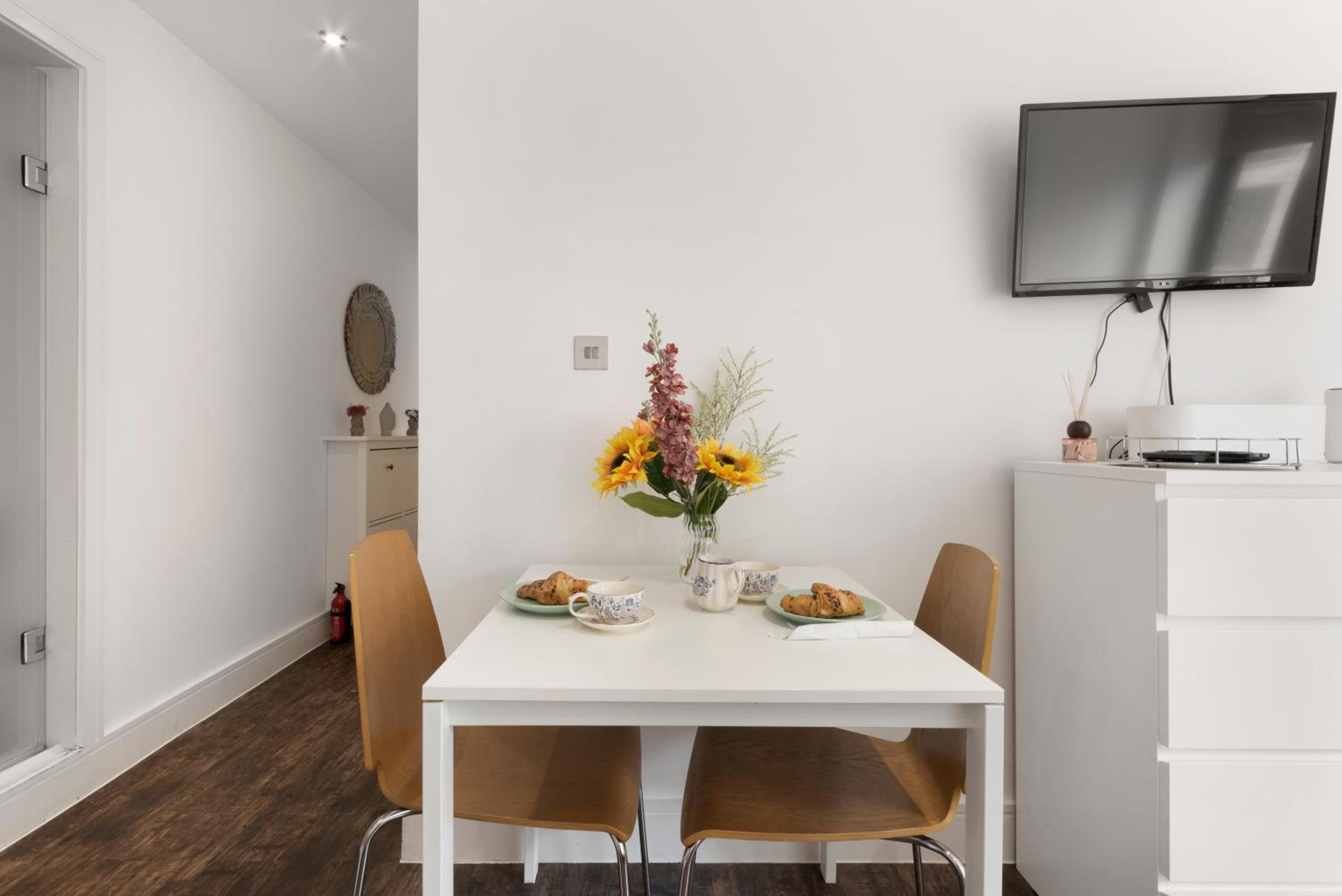 Green Lanes Studios By Morethanstays