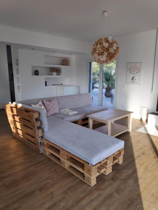 Villa in idyllic quiet nature view 4