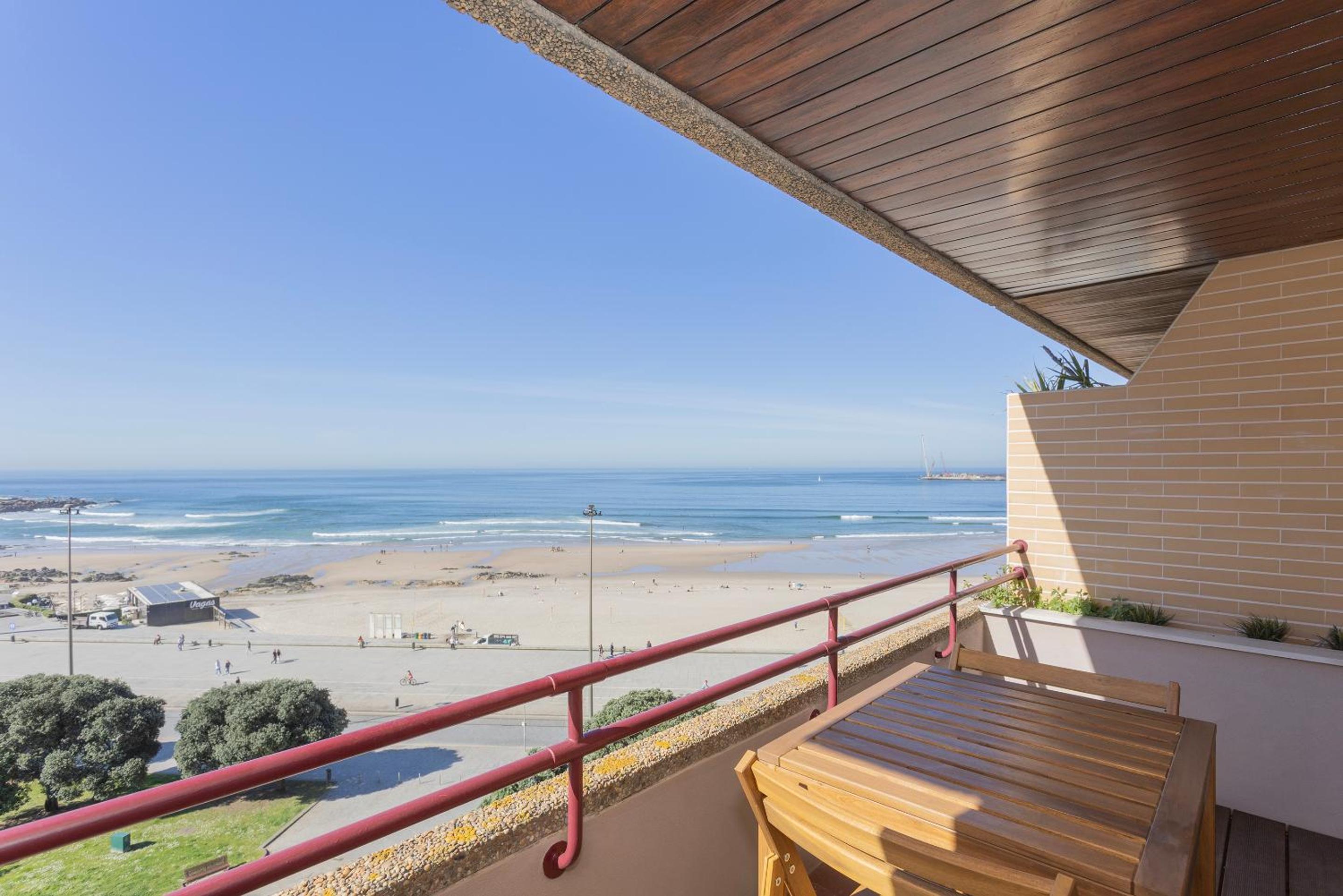 Liiiving in Matosinhos - Seaside Balcony Apartment view 4