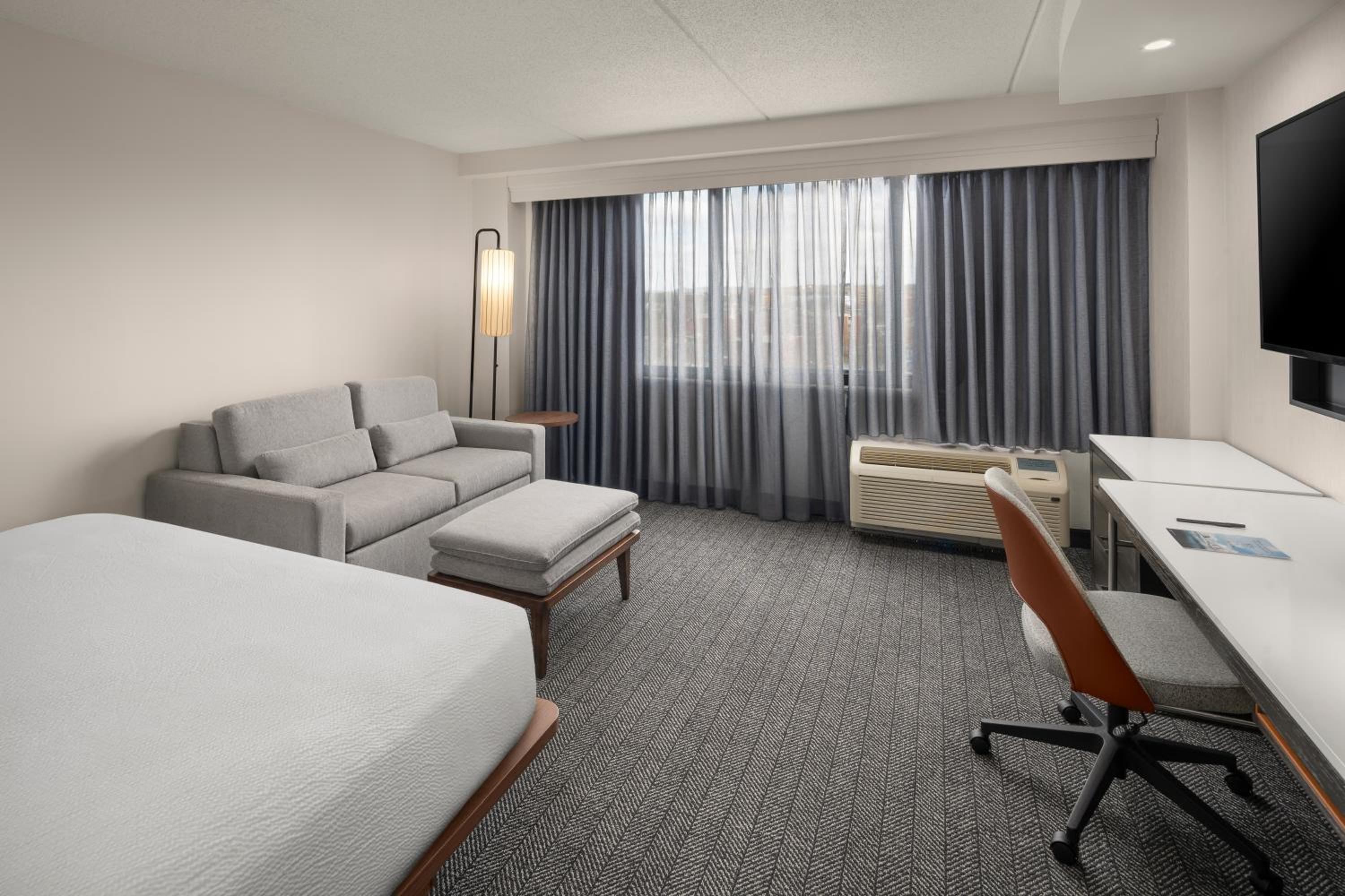 New Haven Vacations - Courtyard New Haven at Yale - Property Image 6