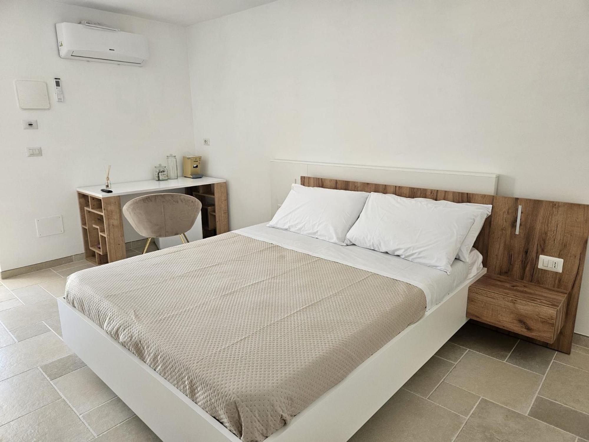 Le Carrube Rooms