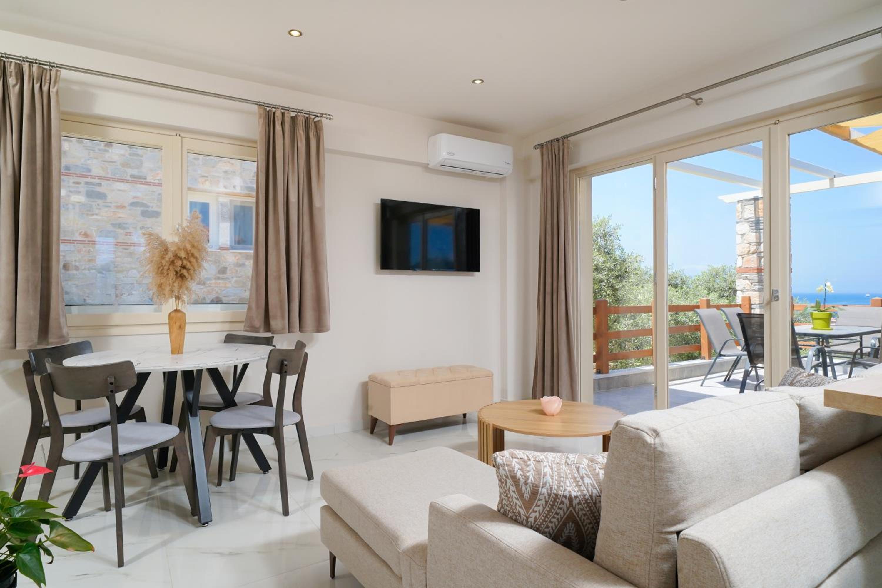 Helicon Luxury Villas