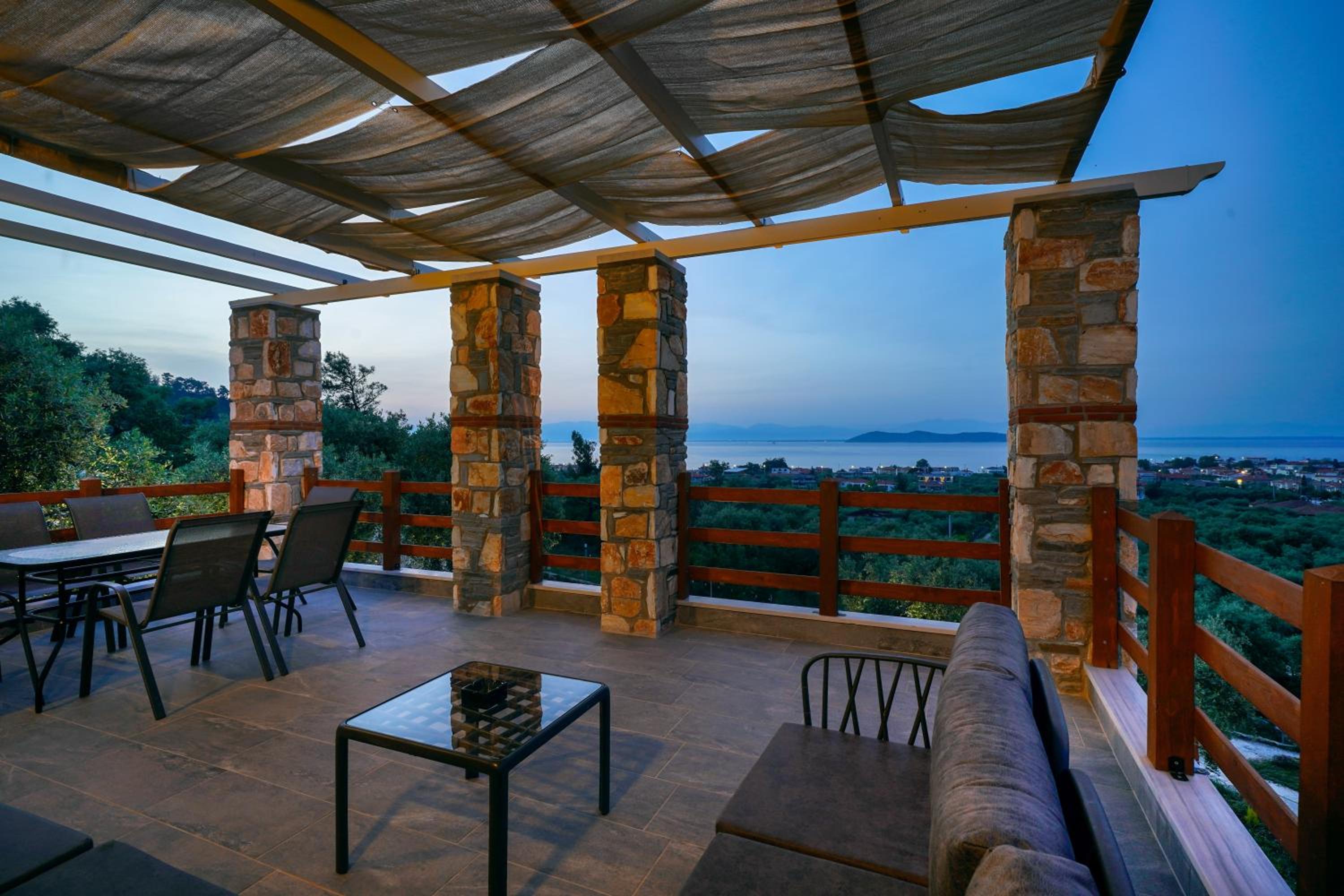 Helicon Luxury Villas