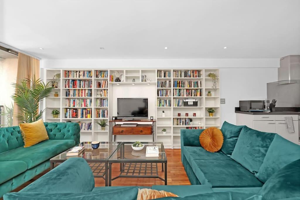 Spacious 2-bed Apartment Short Term Rental & Flexible Renting Canary Wharf!
