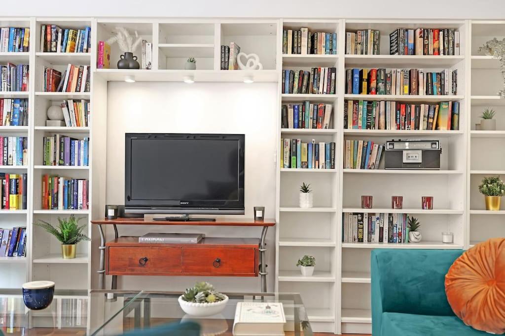 Spacious 2-bed Apartment Short Term Rental & Flexible Renting Canary Wharf!