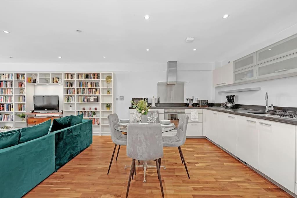 Spacious 2-bed Apartment Short Term Rental & Flexible Renting Canary Wharf!