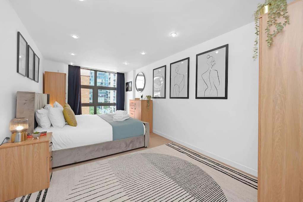 Spacious 2-bed Apartment Short Term Rental & Flexible Renting Canary Wharf!